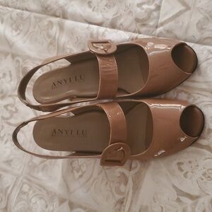 Anyi Lu Handmade in Italy Tulip Patent Leather Mary Jane Heel Pumps Size 39.5